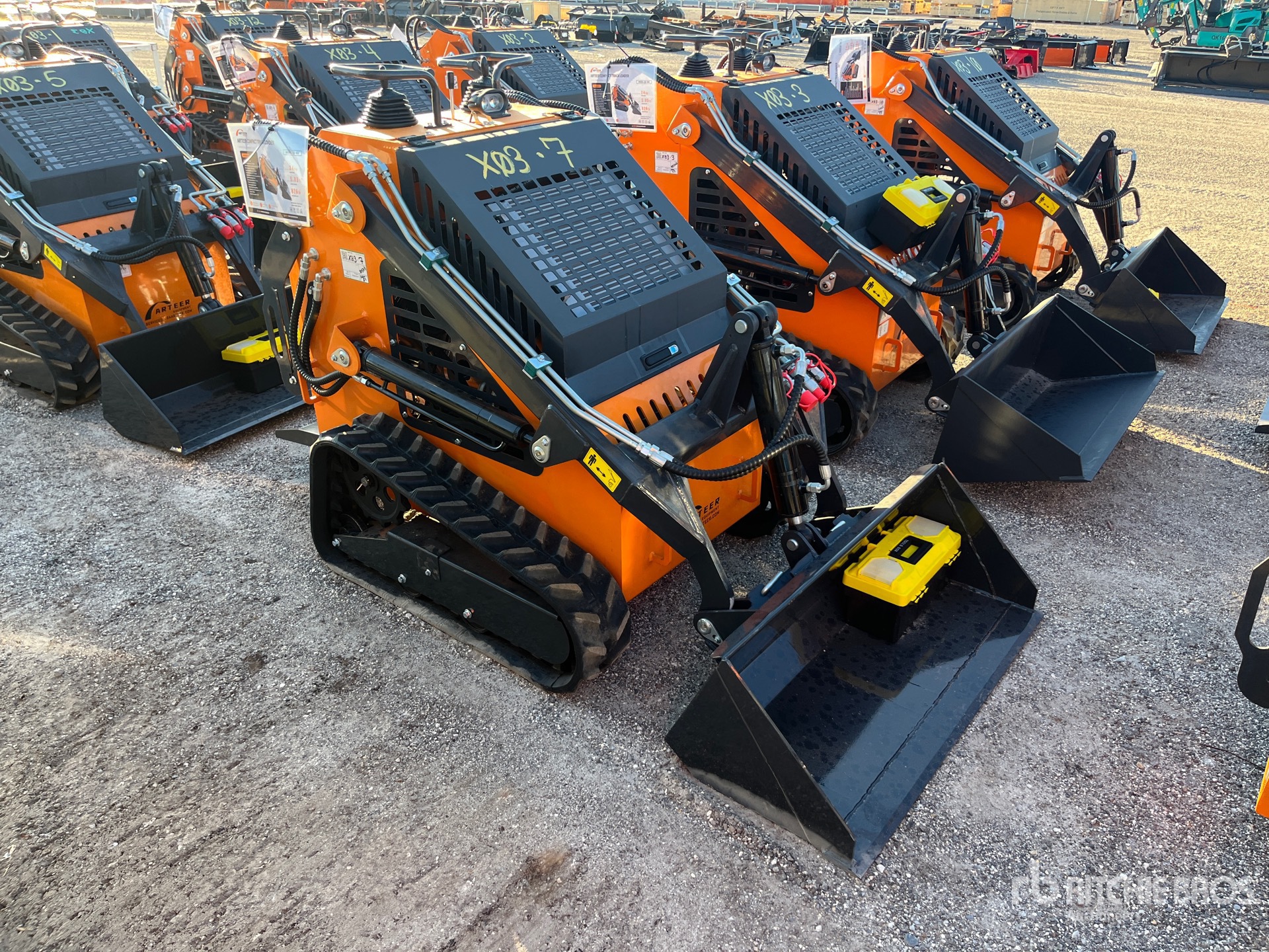MINI CARGADOR SOBRE ORUGAS 2025 COMPAC QB480
