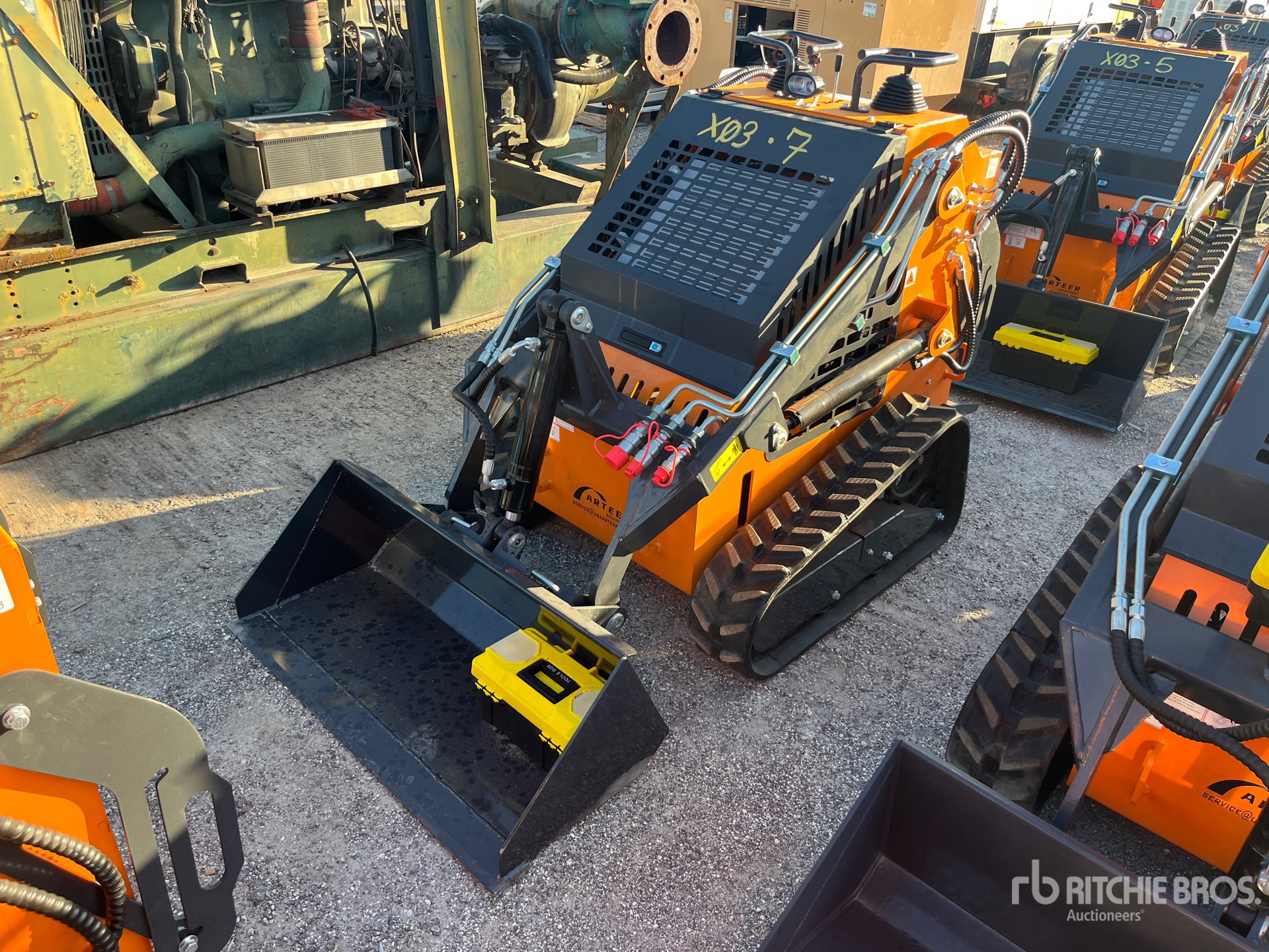 MINI CARGADOR SOBRE ORUGAS 2025 COMPAC QB480