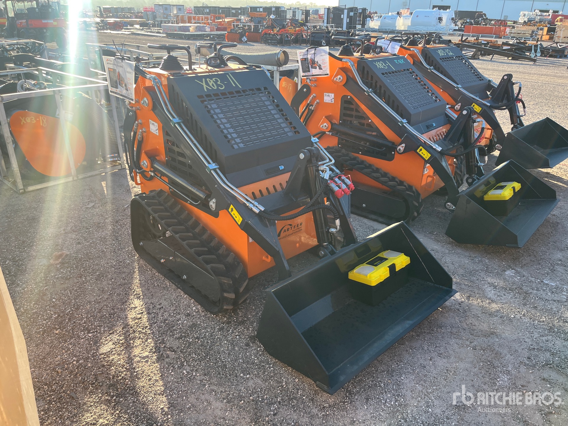 MINI CARGADOR SOBRE ORUGAS 2025 COMPAC QB480