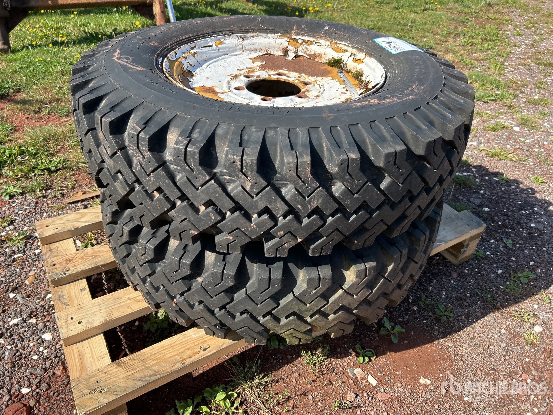 General Appearance with Picture, Right Front Corner