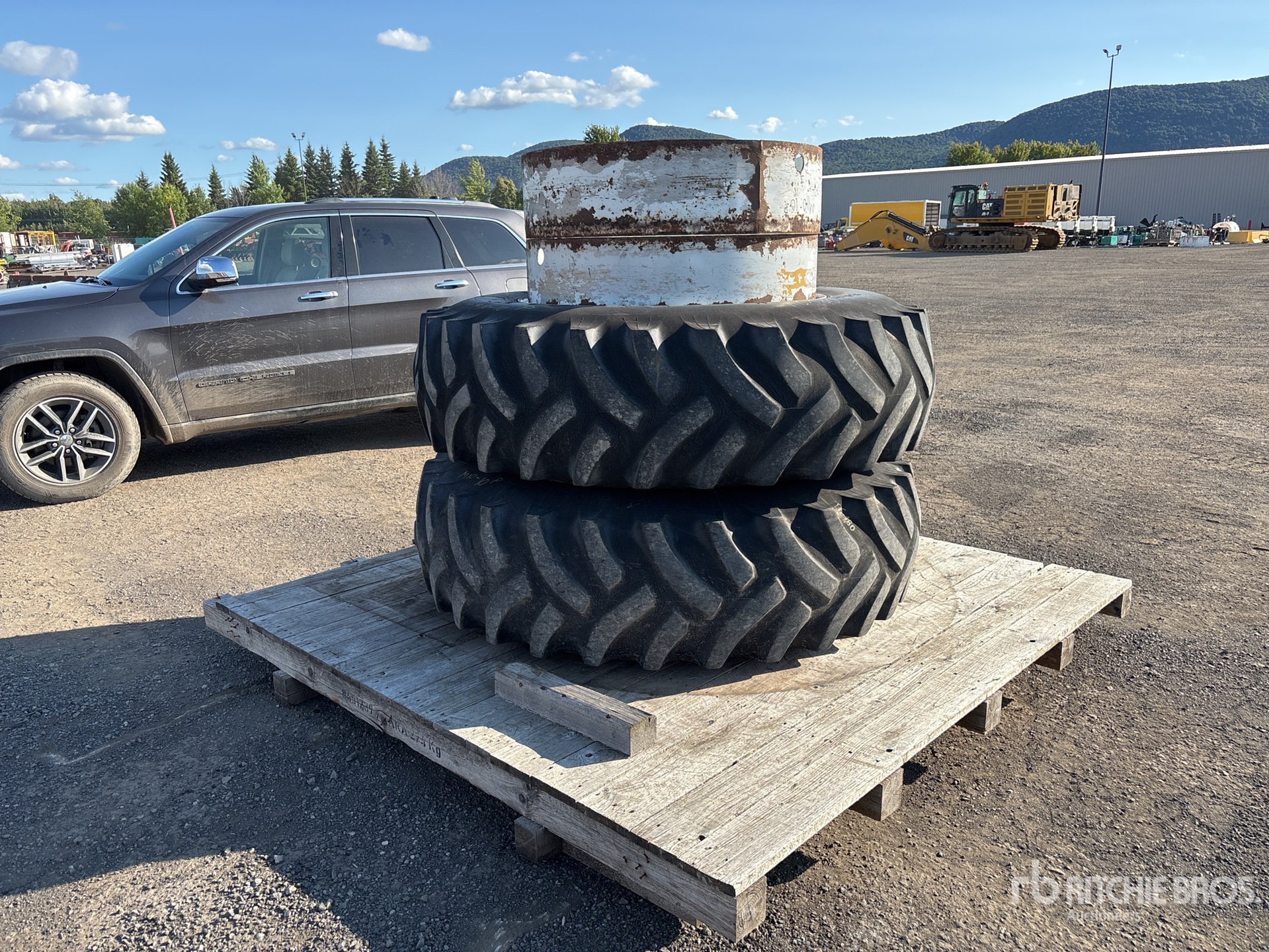 General Appearance with Picture, Right Rear Corner