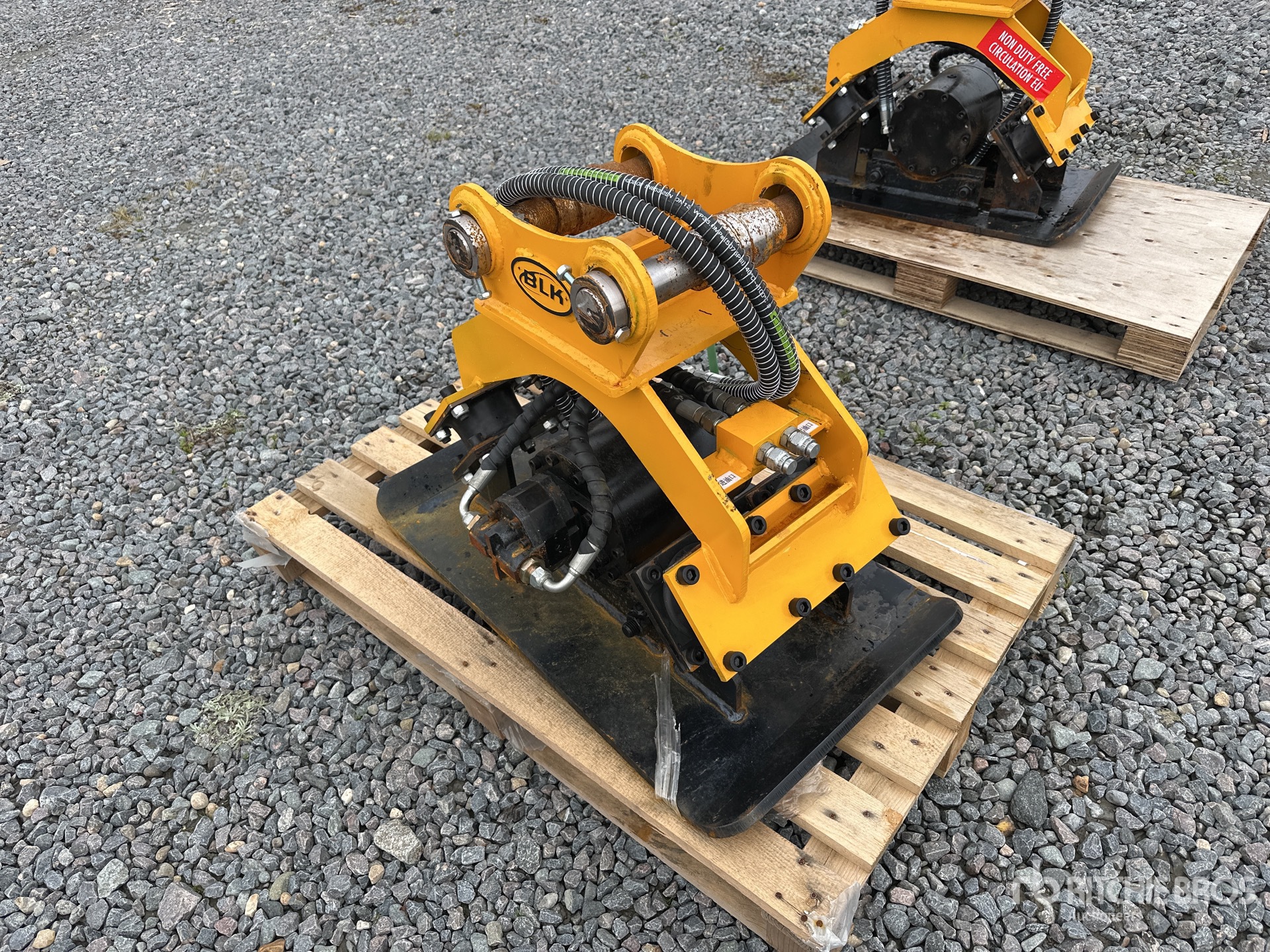 General Appearance with Foto, angolo posteriore sinistro