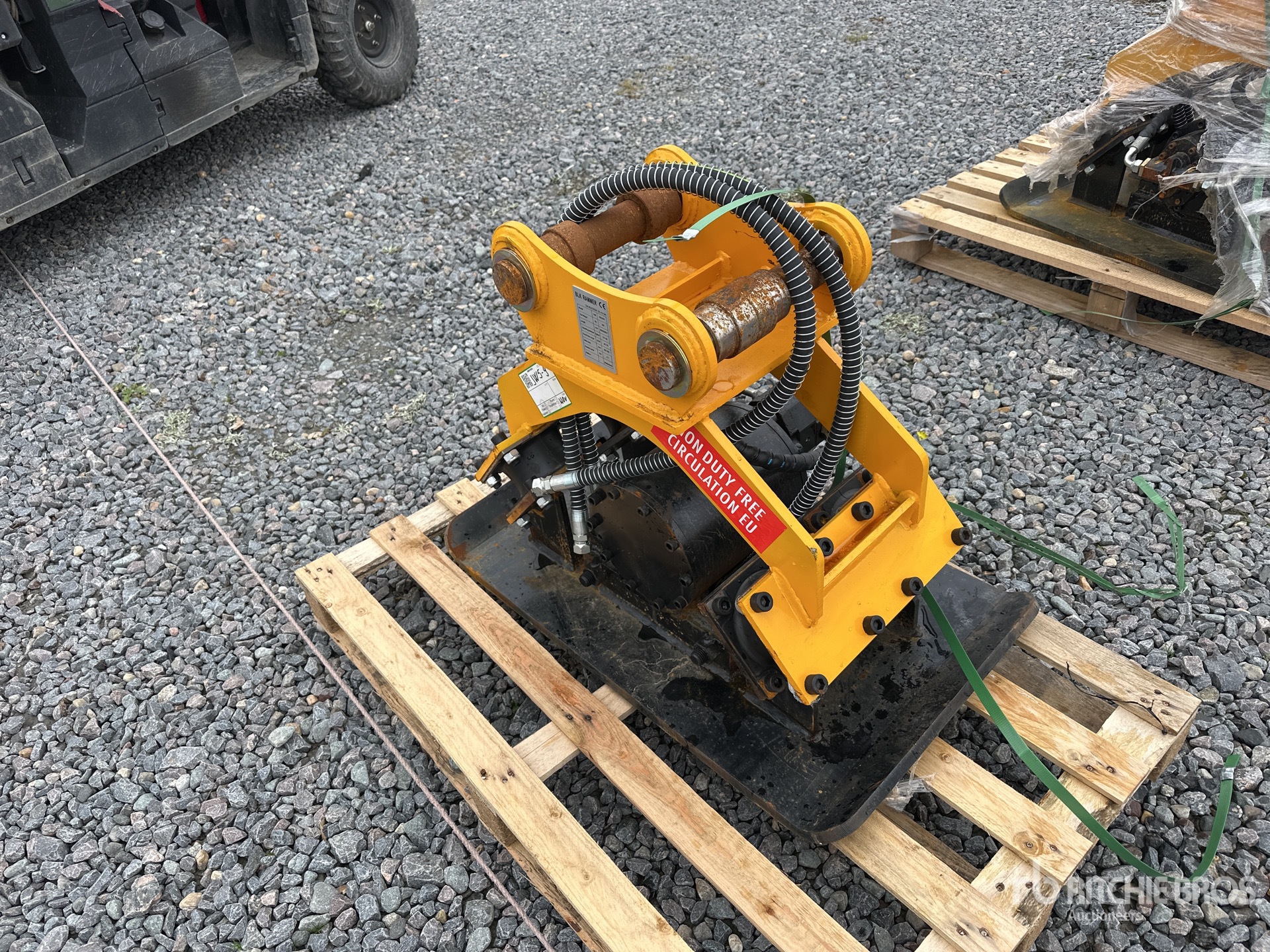 General Appearance with Foto, angolo posteriore sinistro