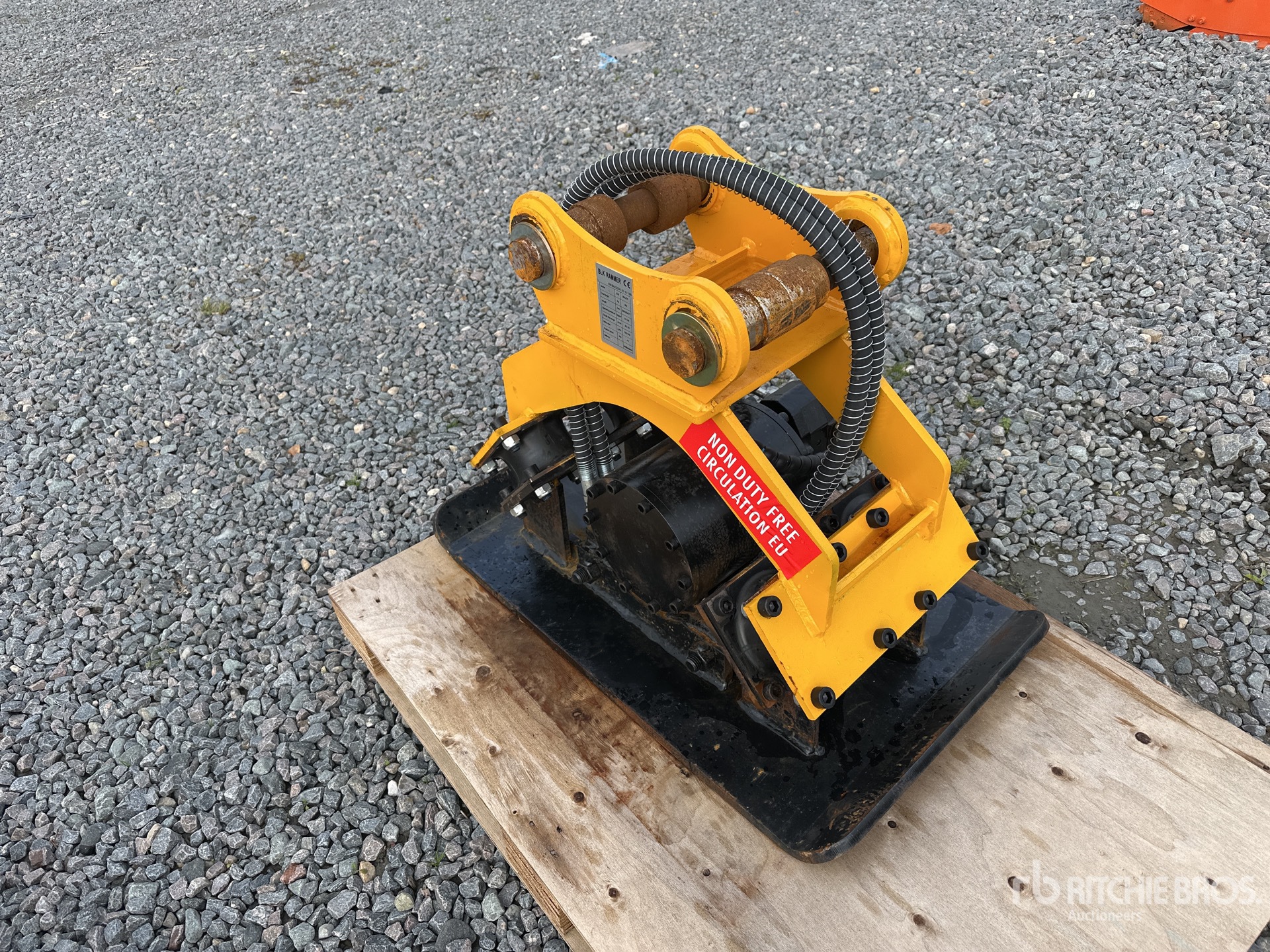 General Appearance with Foto, angolo posteriore sinistro