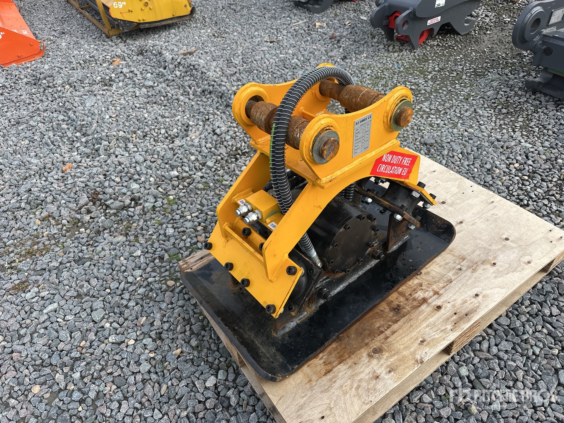 General Appearance with Foto, angolo anteriore sinistro