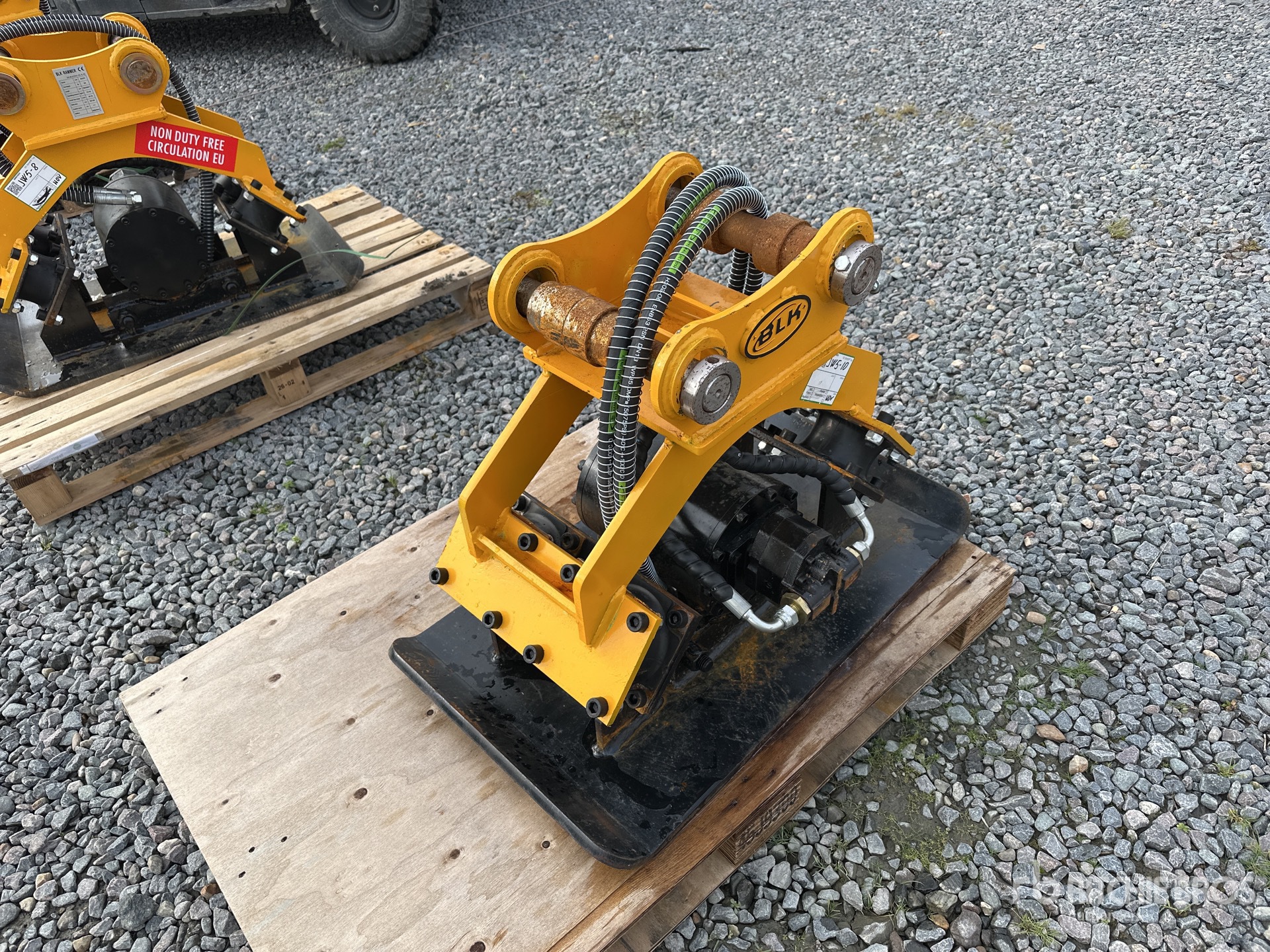 General Appearance with Foto, angolo anteriore sinistro