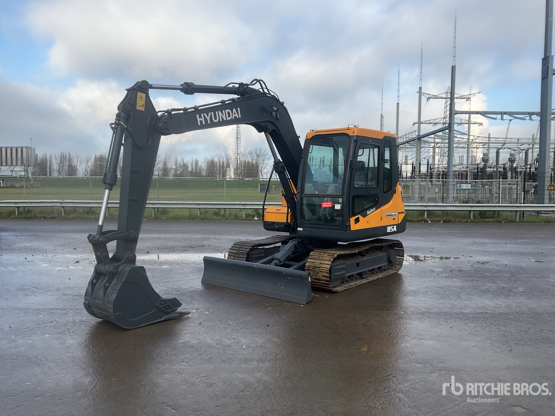 General Appearance with Foto, angolo anteriore sinistro