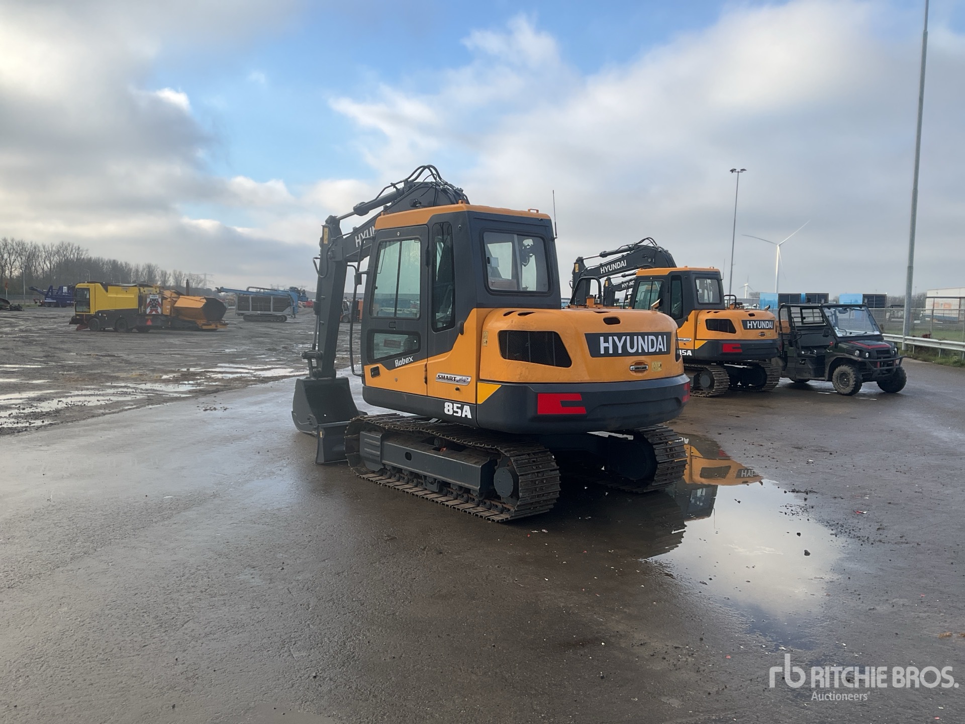 General Appearance with Foto, angolo posteriore sinistro