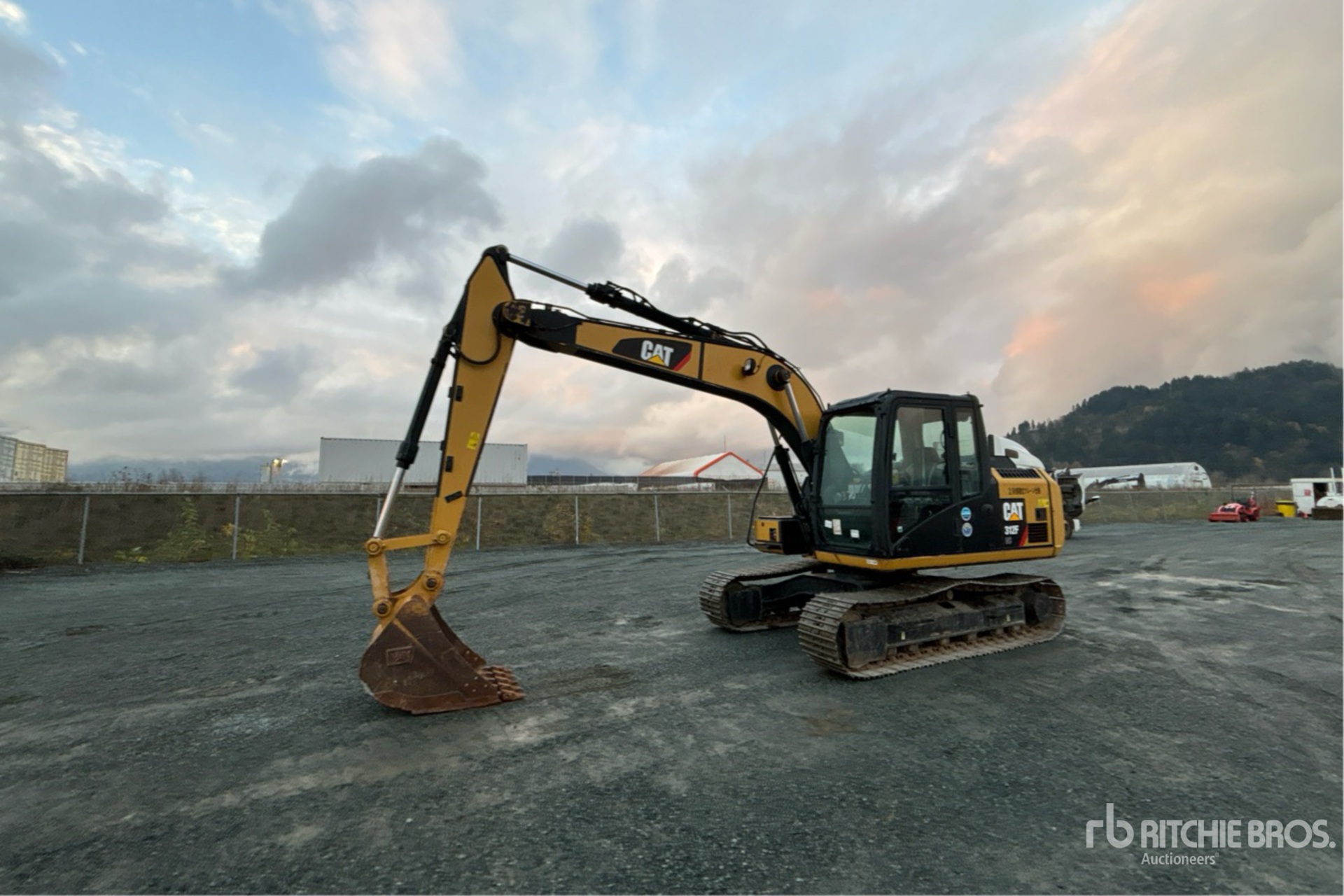 General Appearance with Picture, Left Front Corner