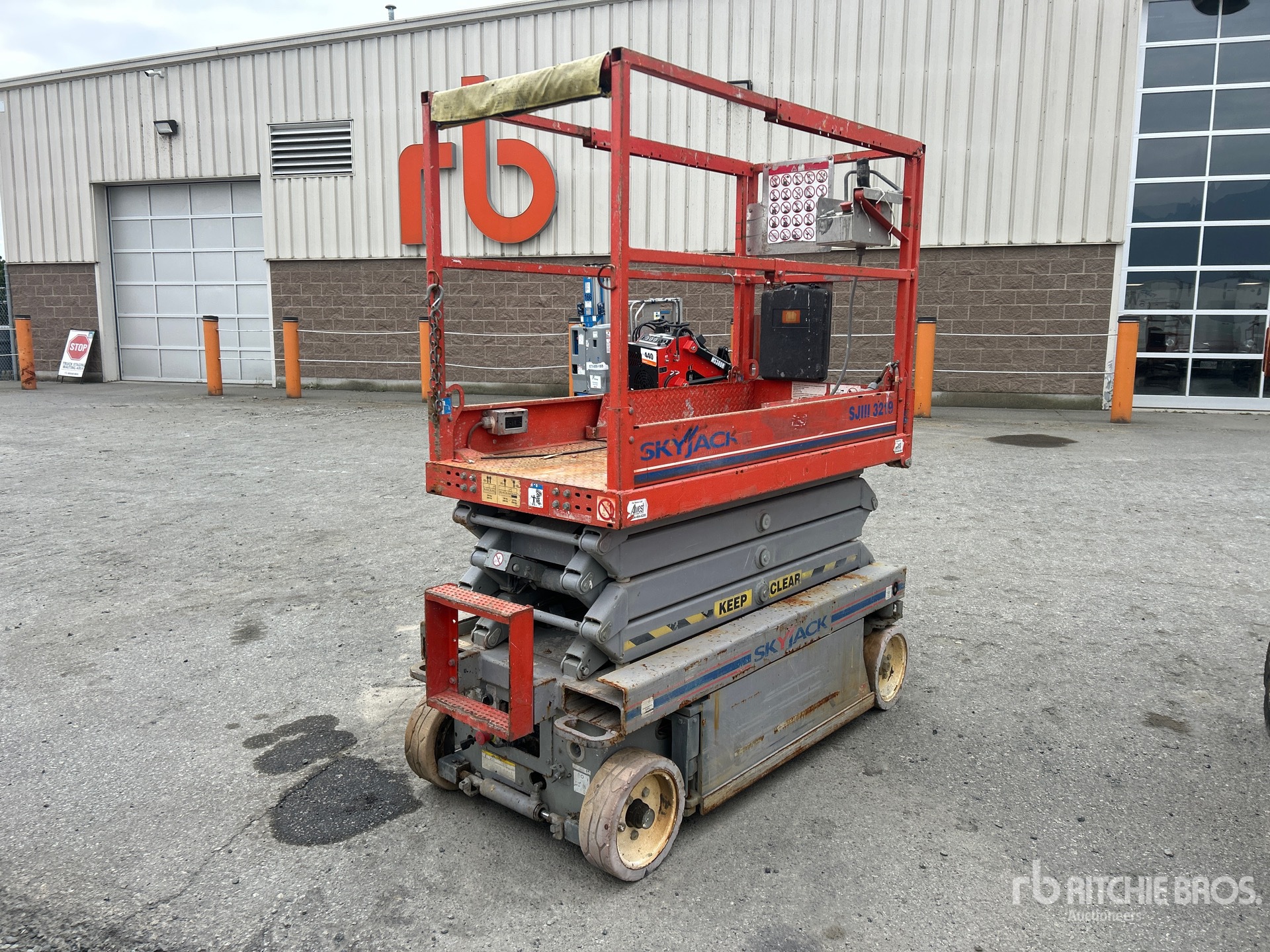 General Appearance with Picture, Right Rear Corner