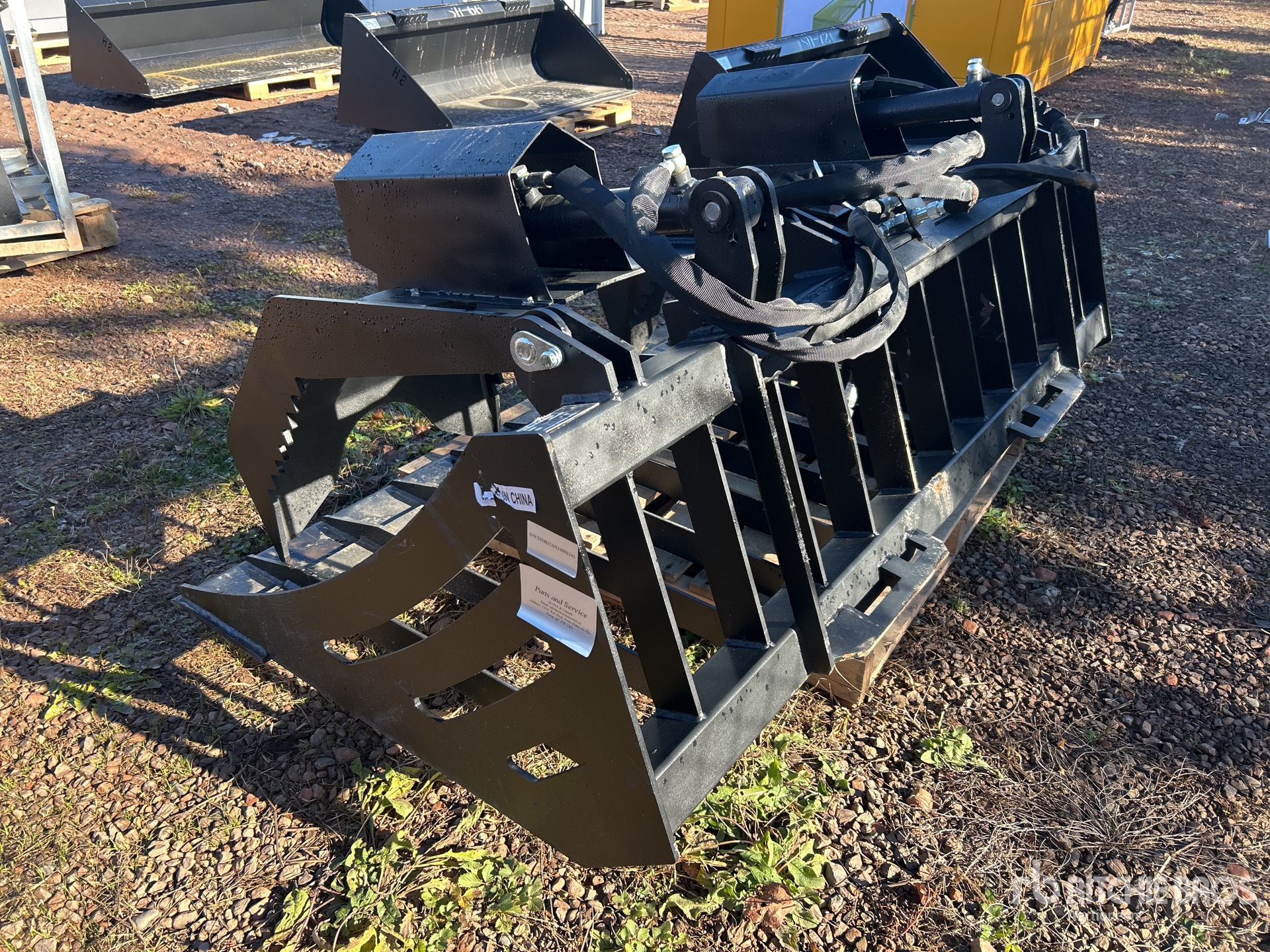 General Appearance with Foto, angolo posteriore sinistro