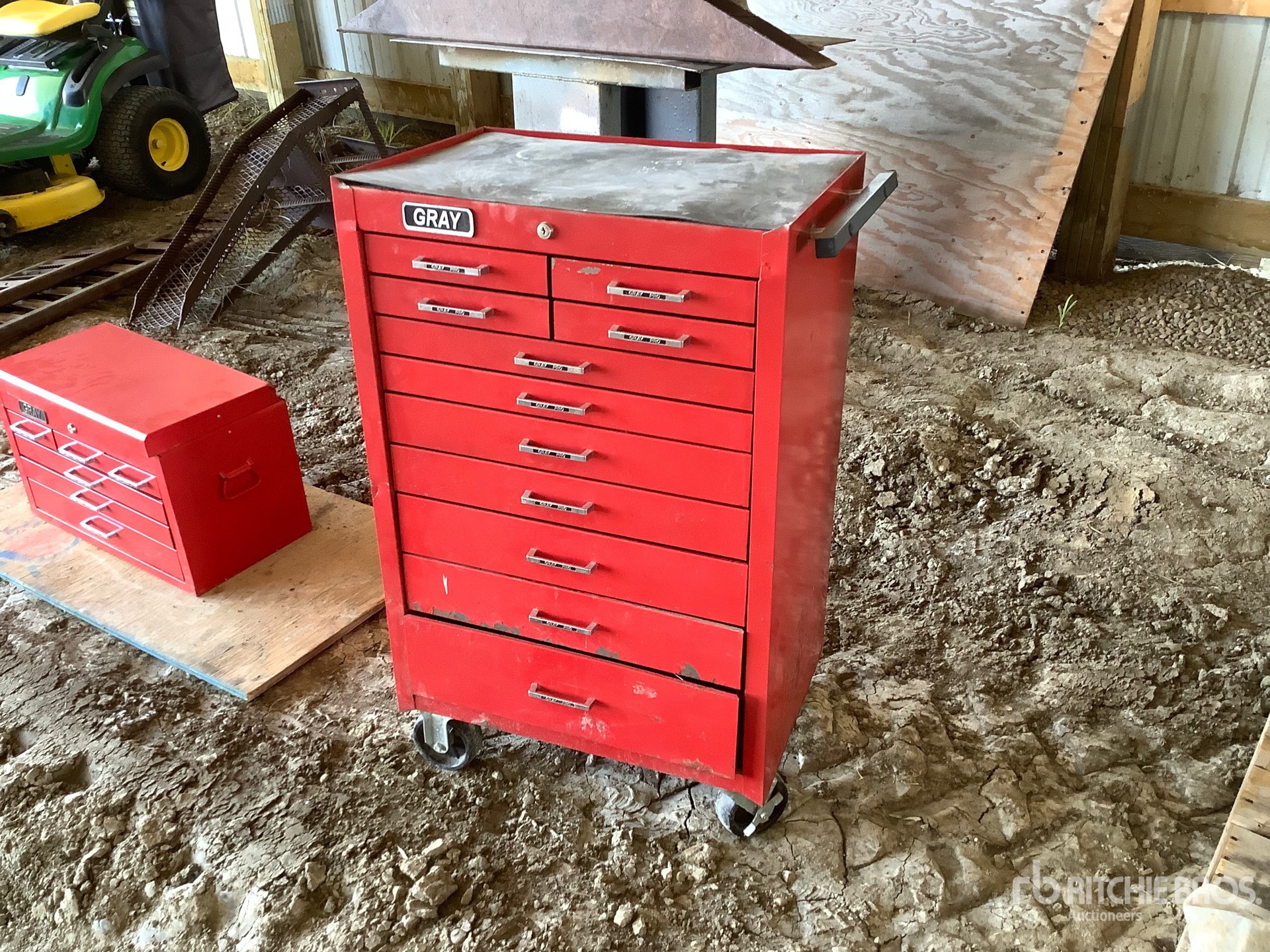 General Appearance with Bild, Ecke vorne links