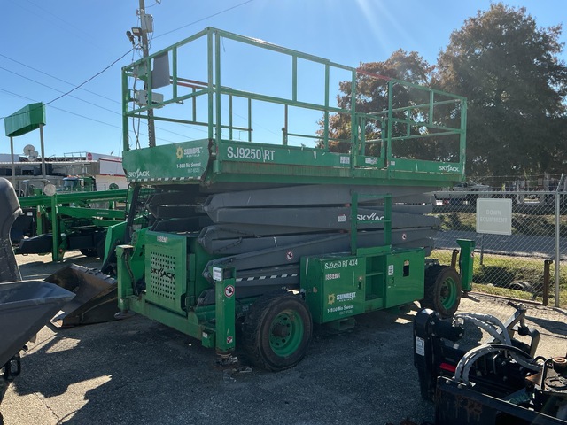 2016 Skyjack SJ9250RT 4x4 Diesel Scissor Lift 2016 Skyjack SJ9250RT 4x4 Diesel Scissor Lift