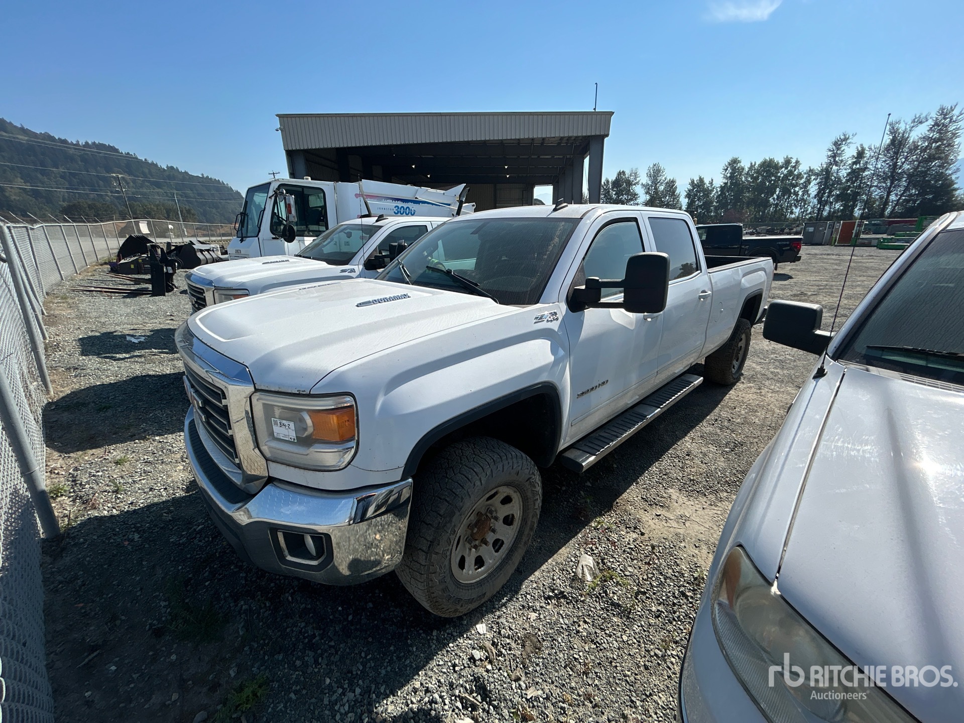 General Appearance with Picture, Left Front Corner