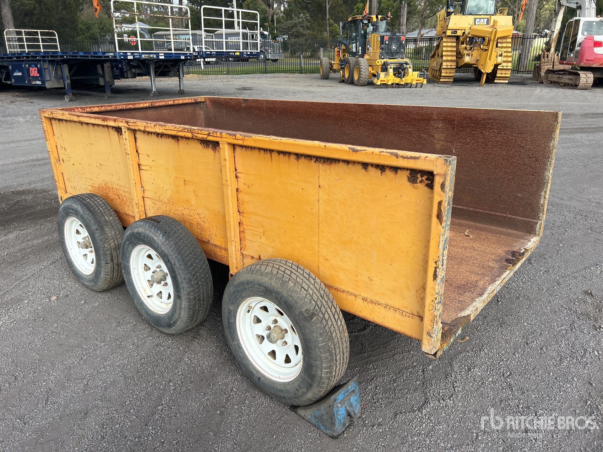 General Appearance with Picture, Left Rear Corner