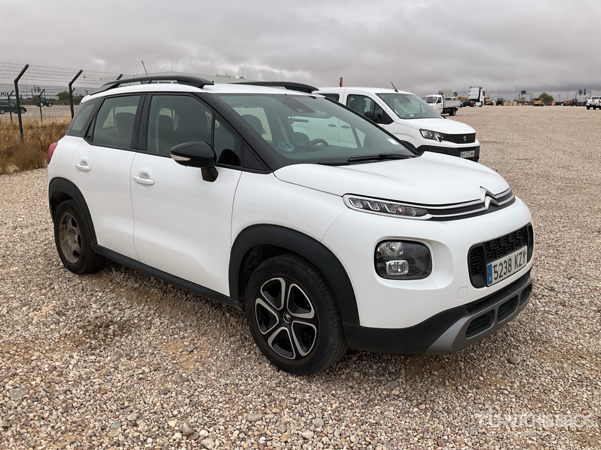 General Appearance with Picture, Right Front Corner