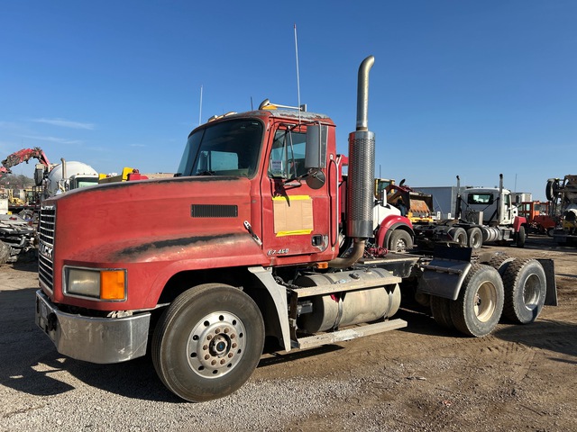 2001 Mack CH613 6x4 T/A Day Cab Truck Tractor 2001 Mack CH613 6x4 T/A Day Cab Truck Tractor