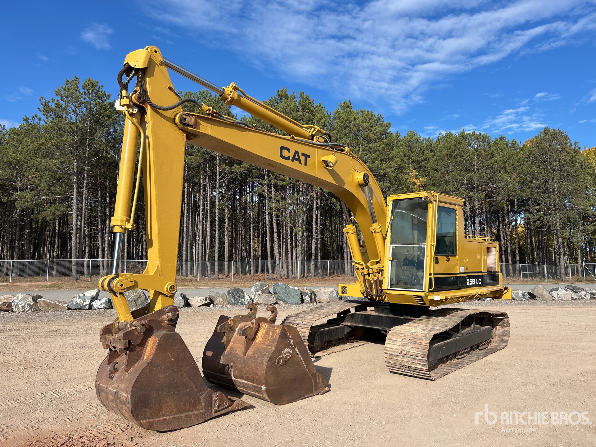 EXCAVADORA 1987 CATERPILLAR 225B
