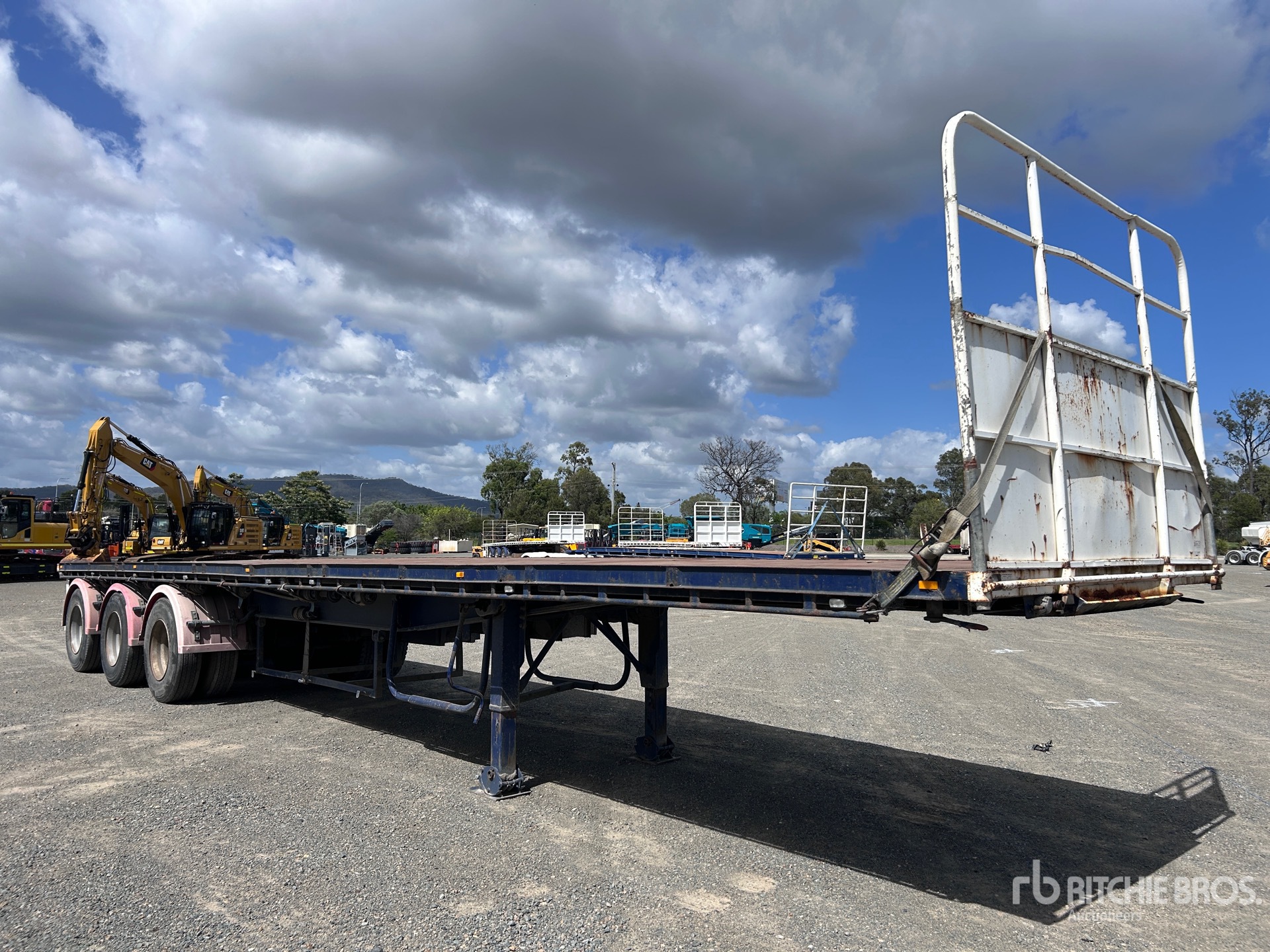 General Appearance with Bild, Ecke vorne links