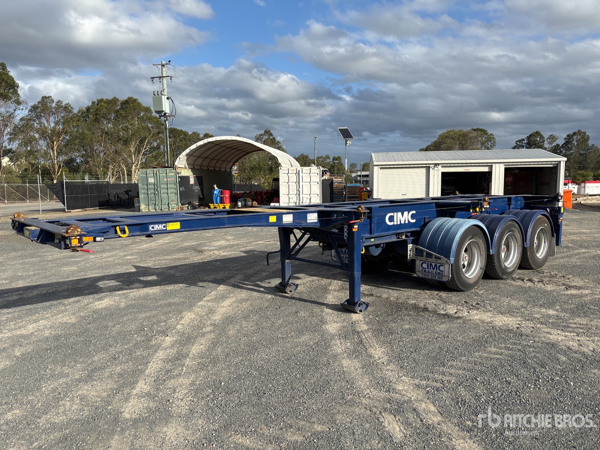 Aspect général with Image, coin avant droit