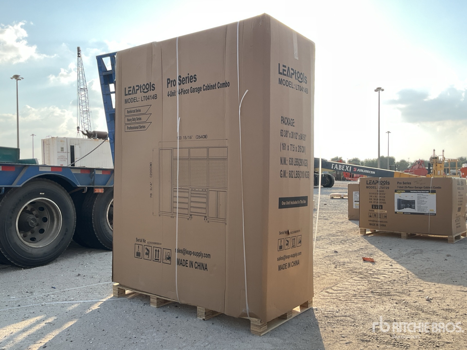 General Appearance with Bild, Ecke vorne rechts