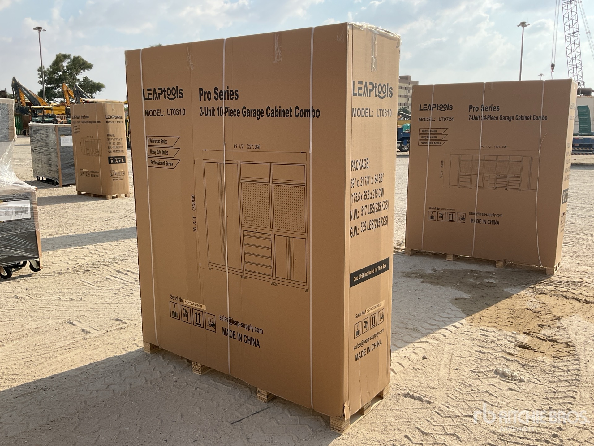 General Appearance with Bild, Ecke vorne rechts