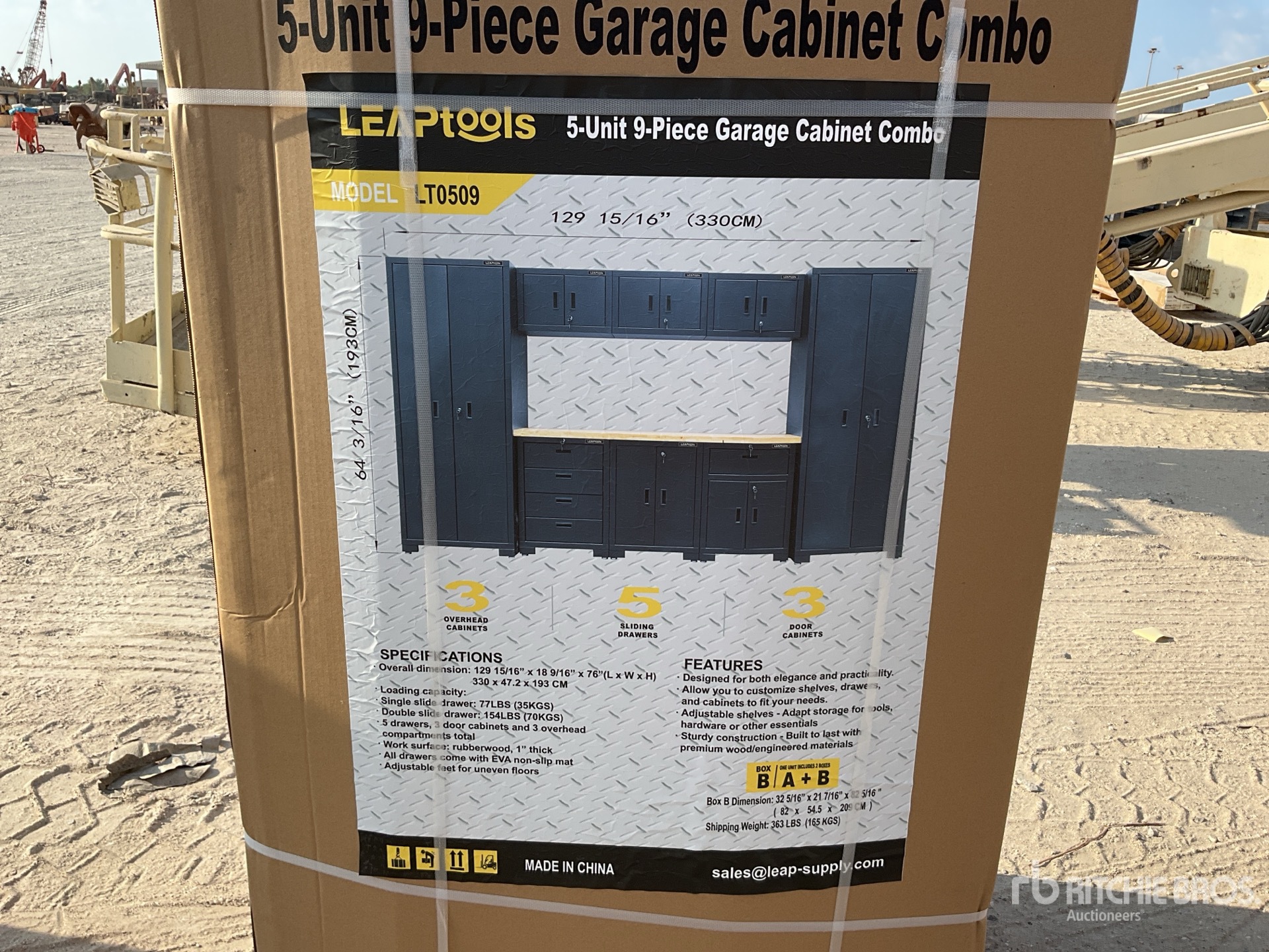 General Appearance with Bild, Ecke vorne links