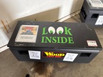 General Appearance with Bild, Ecke vorne links