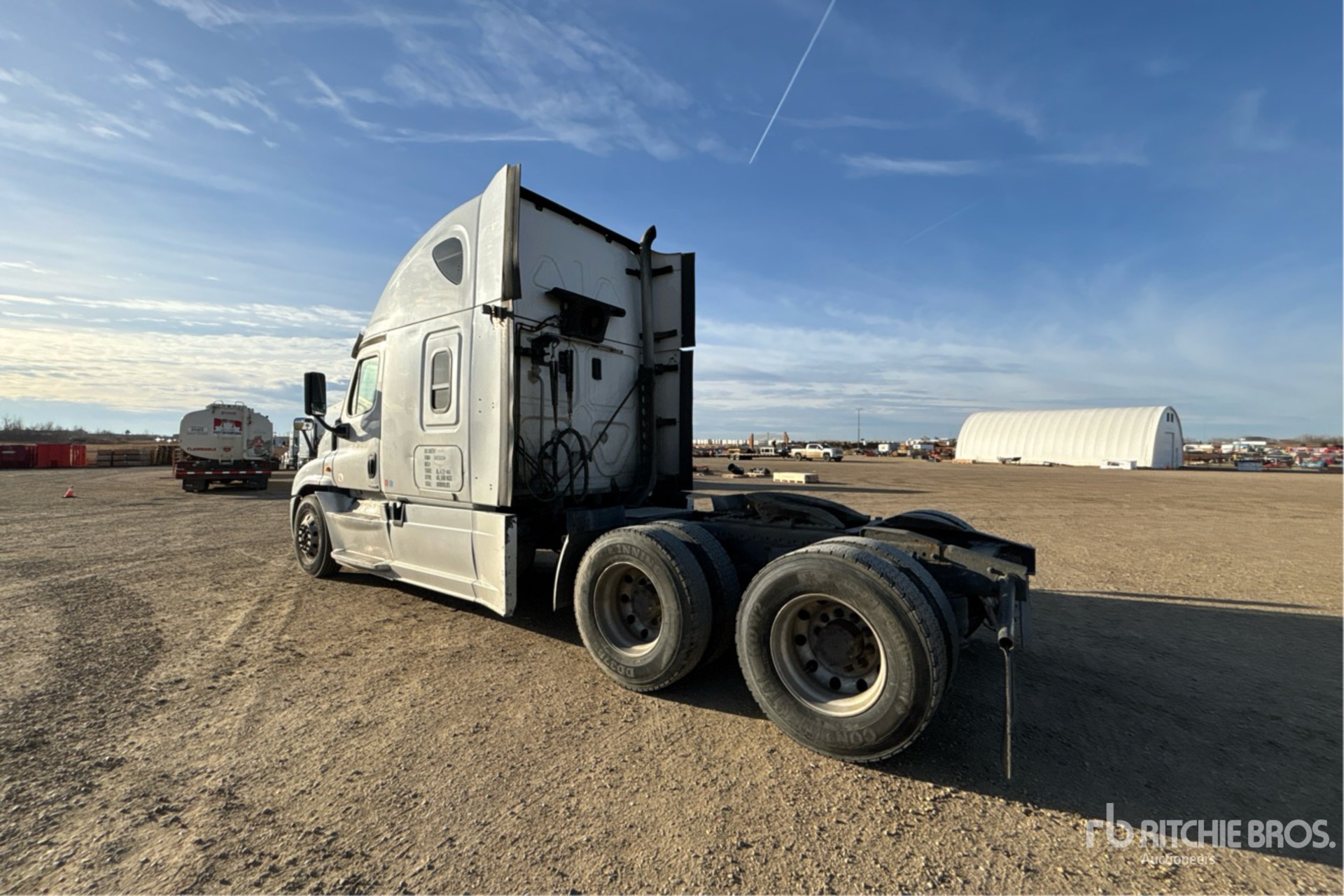 Aspect général with Image, coin arrière gauche