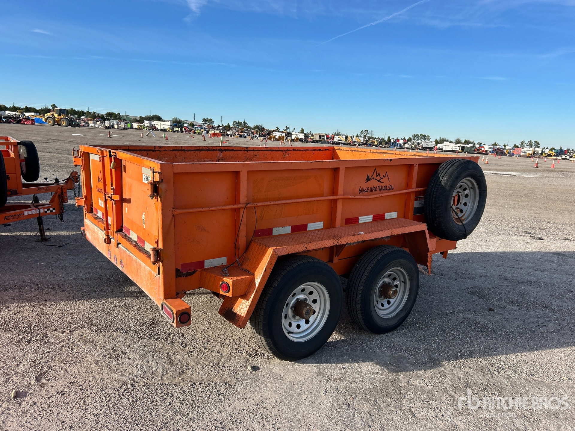 General Appearance with Bild, Ecke hinten rechts