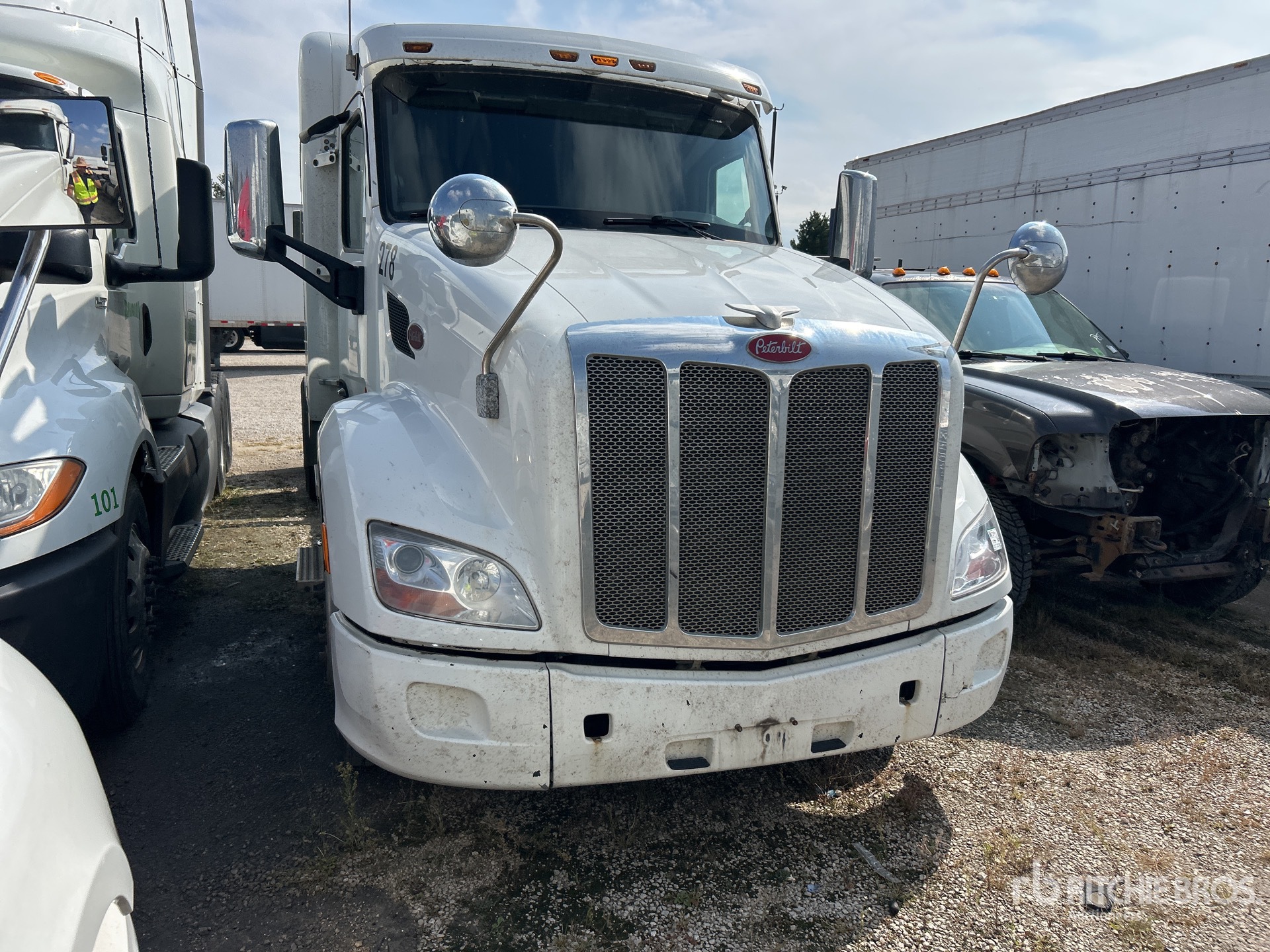 General Appearance with Picture, Right Front Corner