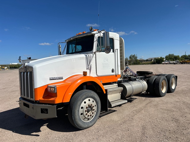 1996 Kenworth T800B Tri/A Day Cab Truck Tractor