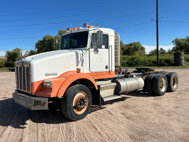 1996 Kenworth T800B Tri/A Day Cab Truck Tractor