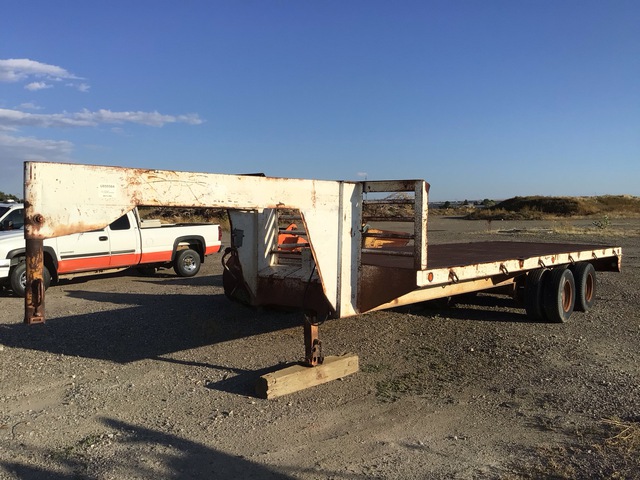1984 MCTI 24 ft T/A Flatbed Trailer