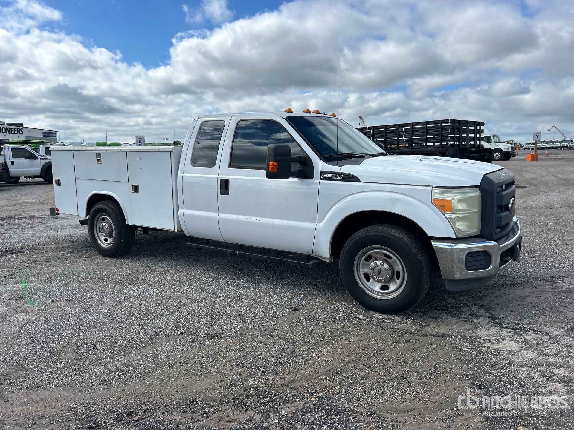 General Appearance with Bild, Ecke vorne rechts