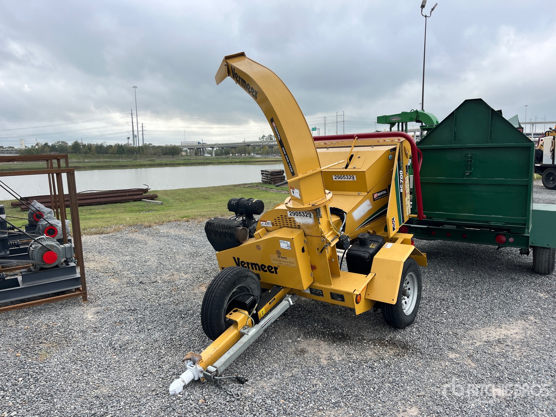 General Appearance with Bild, Ecke vorne links