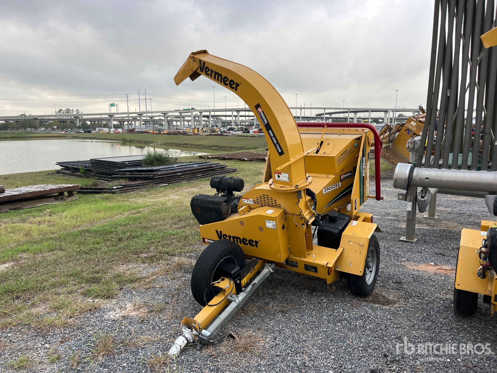 General Appearance with Bild, Ecke vorne links