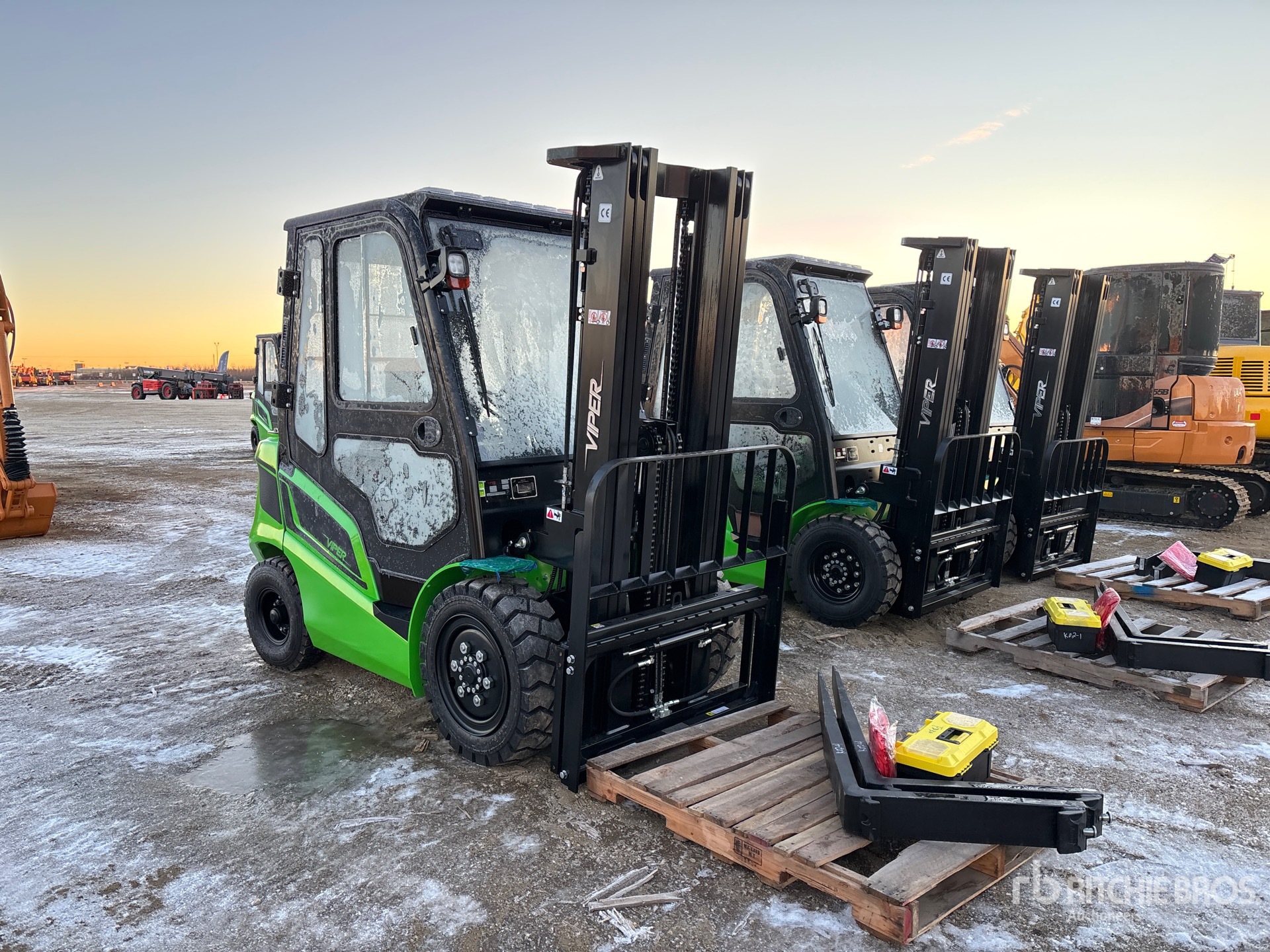 General Appearance with Picture, Right Front Corner