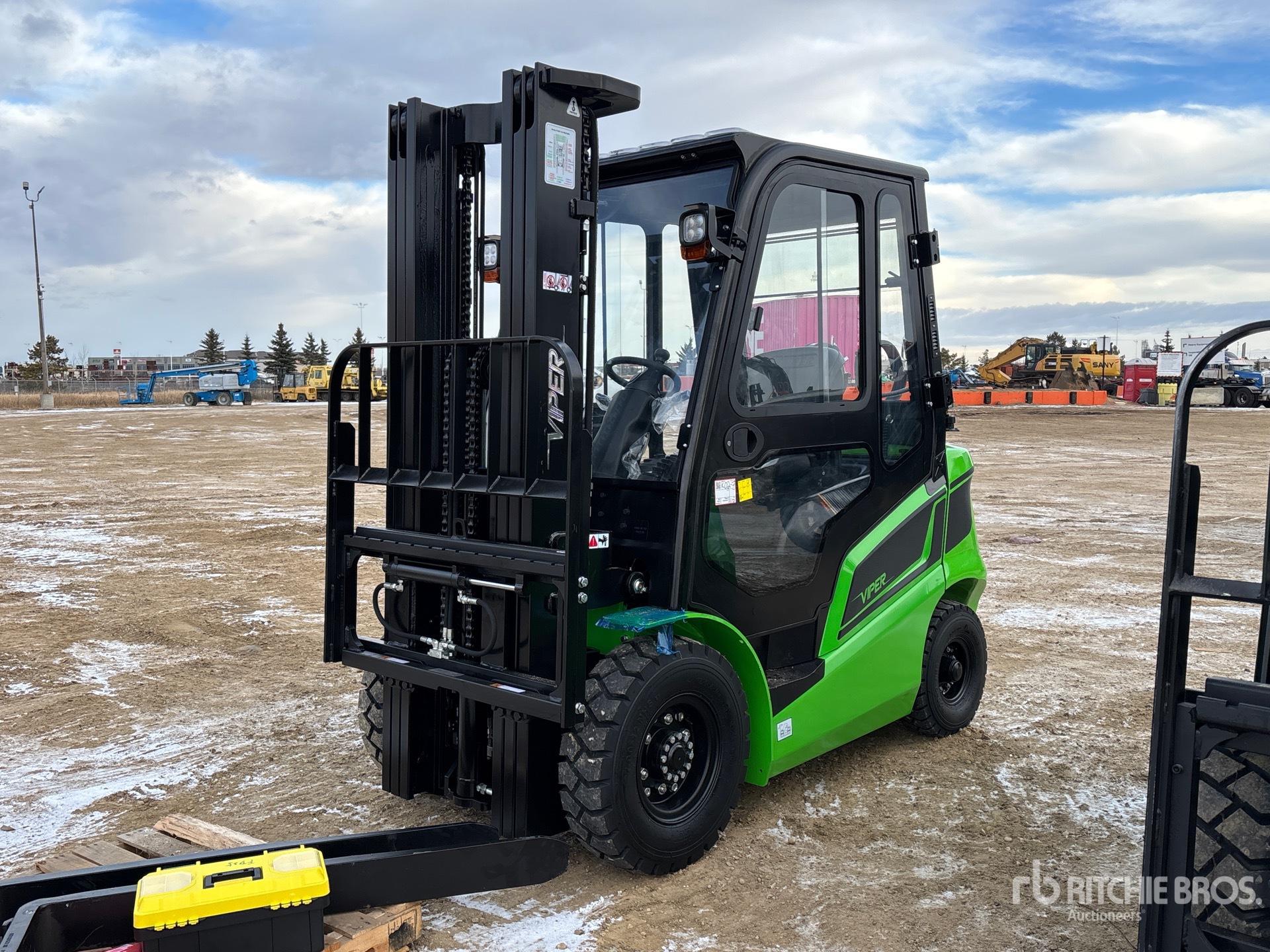 General Appearance with Picture, Left Front Corner