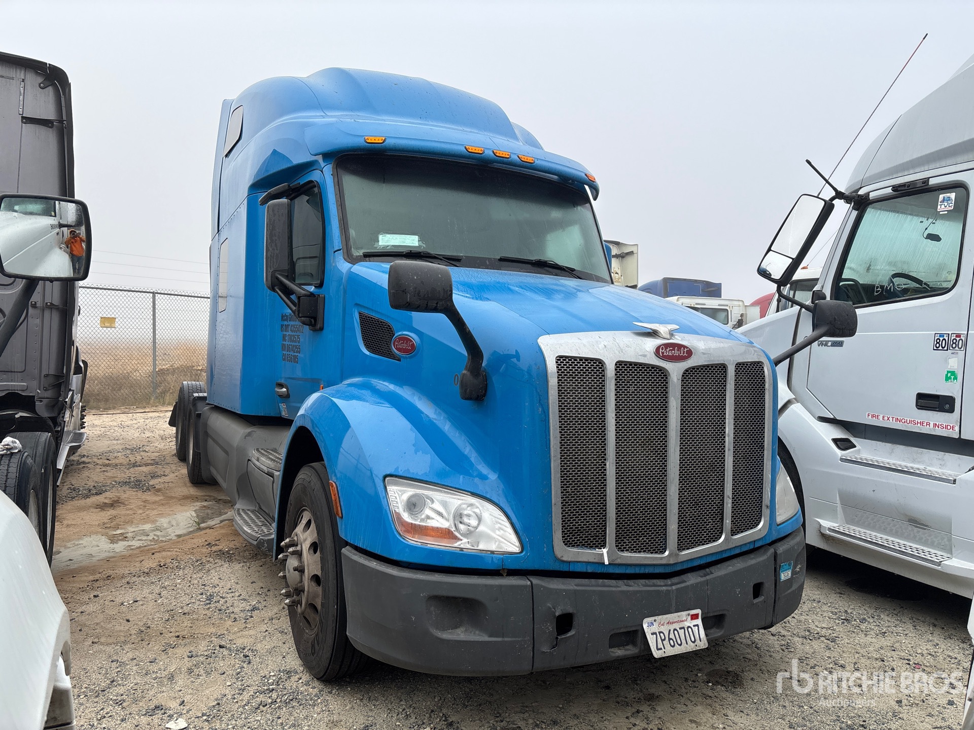 Aspect général with Image, coin avant droit