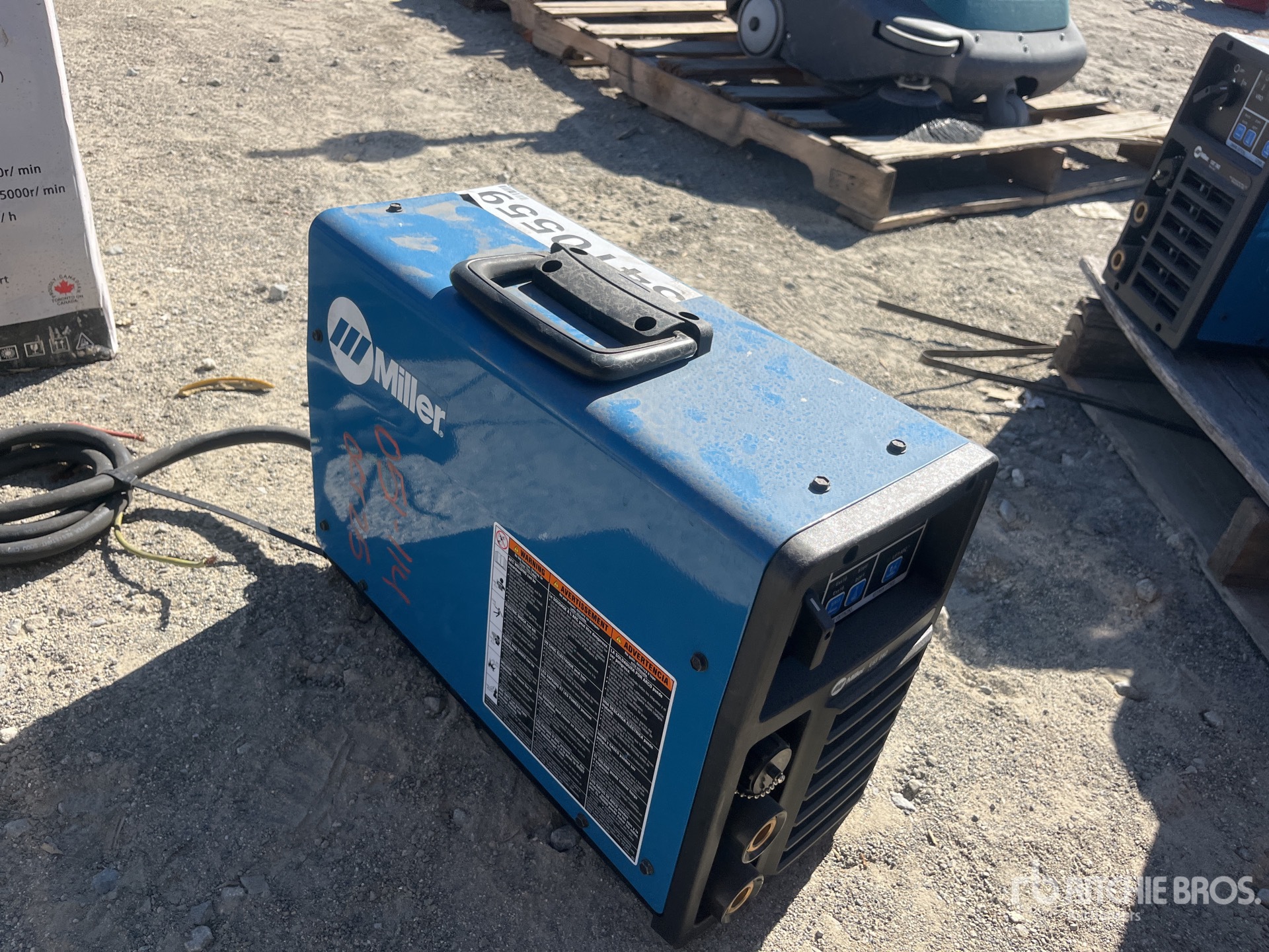 General Appearance with Bild, Ecke vorne rechts