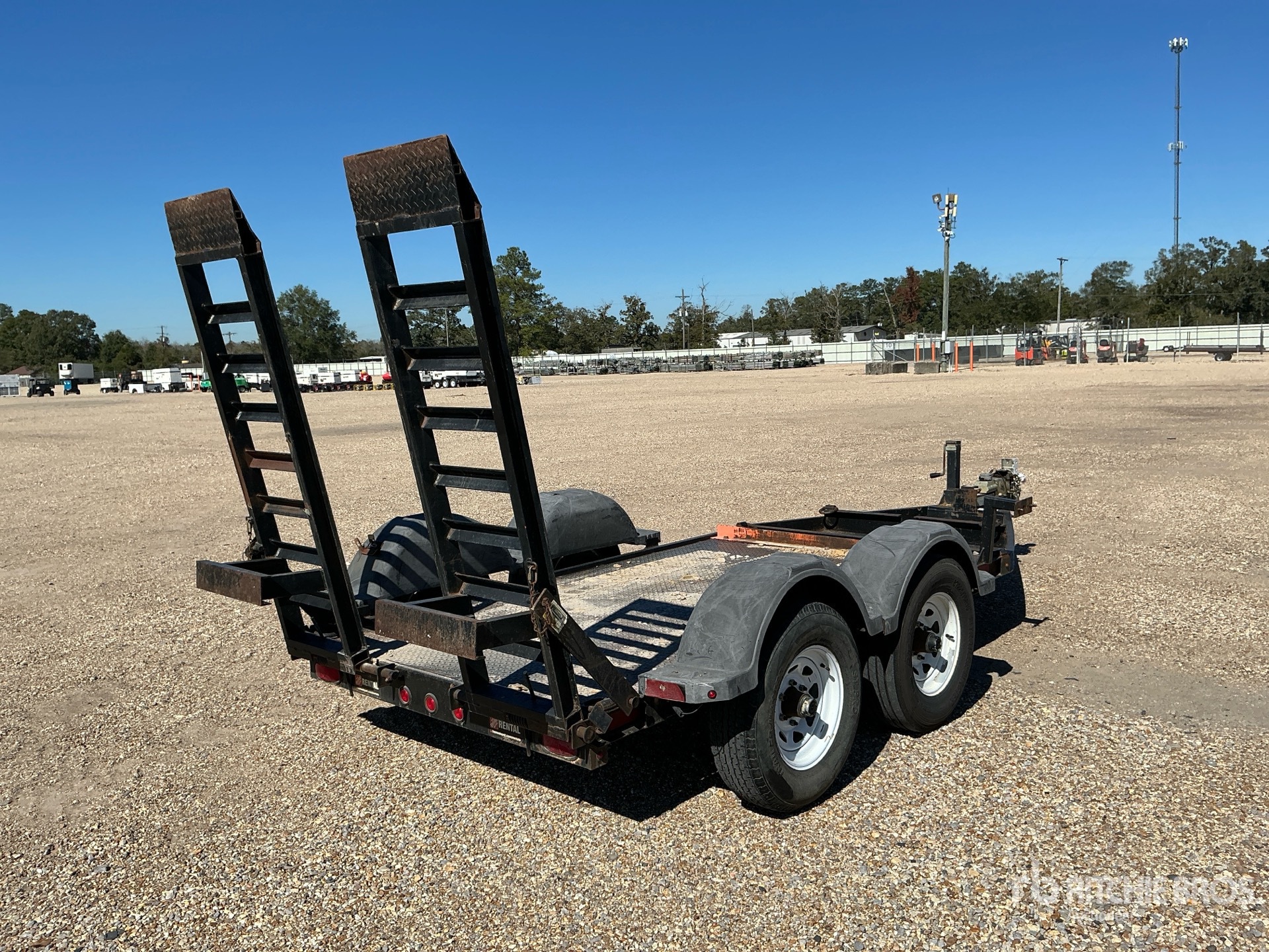 Aspect général with Image, coin arrière droit