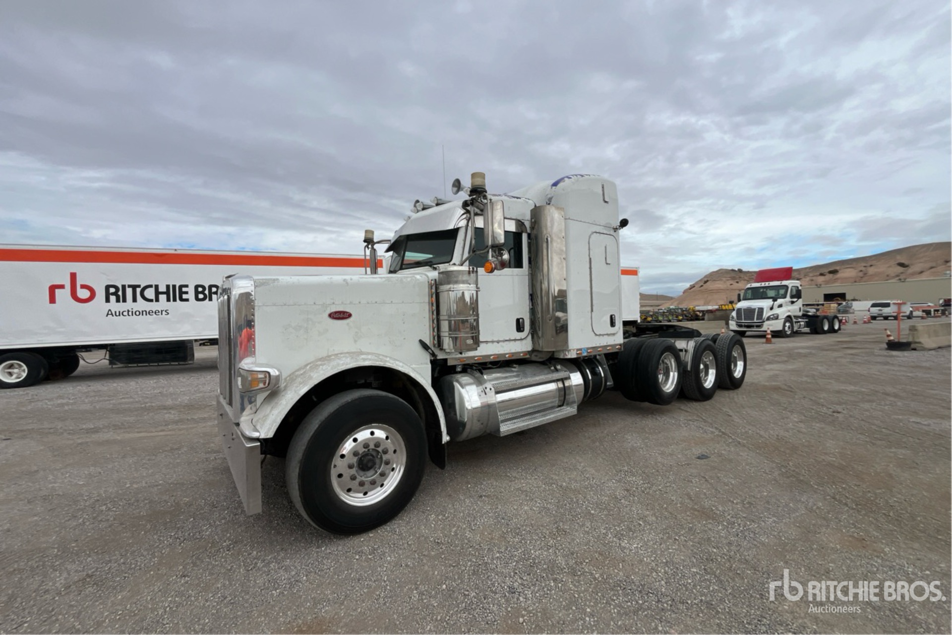 General Appearance with Picture, Left Front Corner