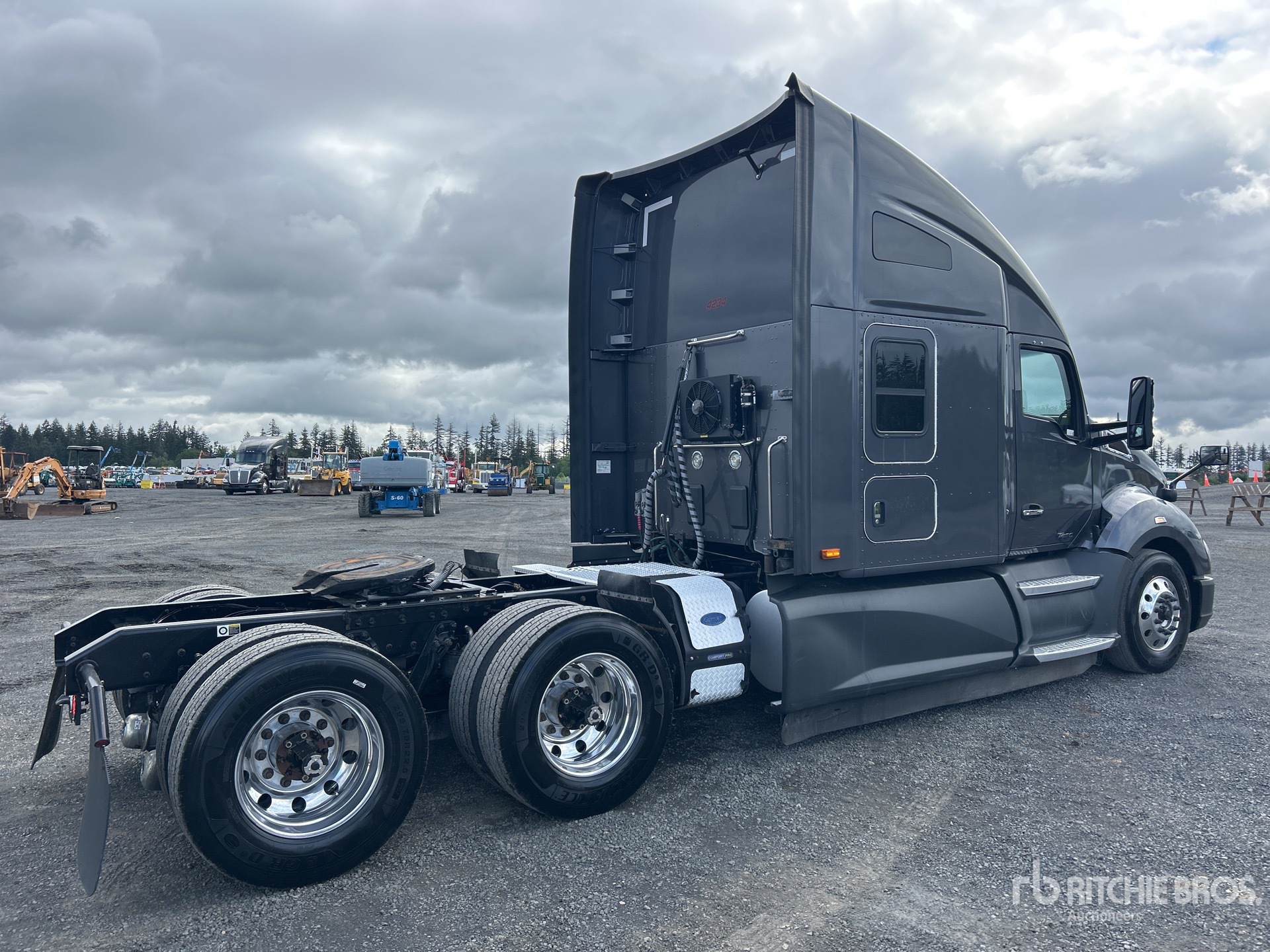 General Appearance with Picture, Right Rear Corner