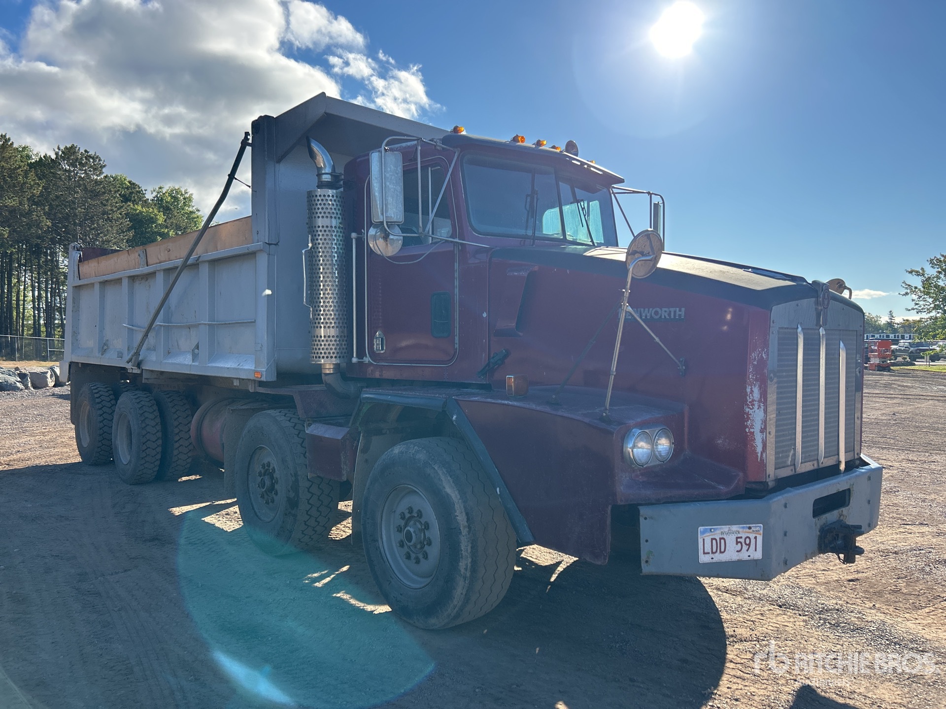 General Appearance with Picture, Right Front Corner