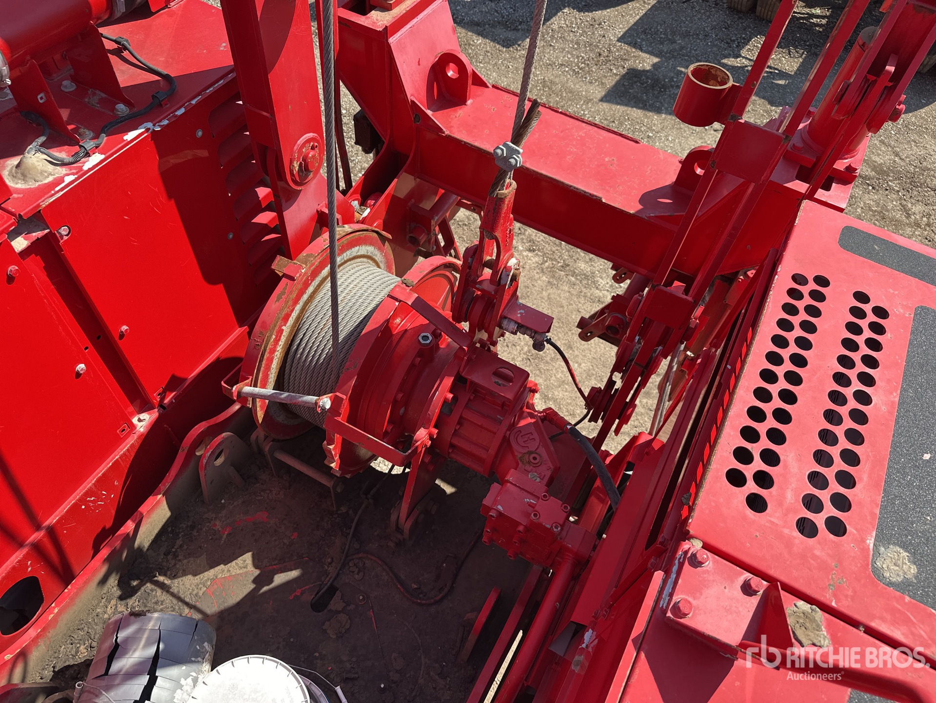 Crane Superstructure with Boom Drums