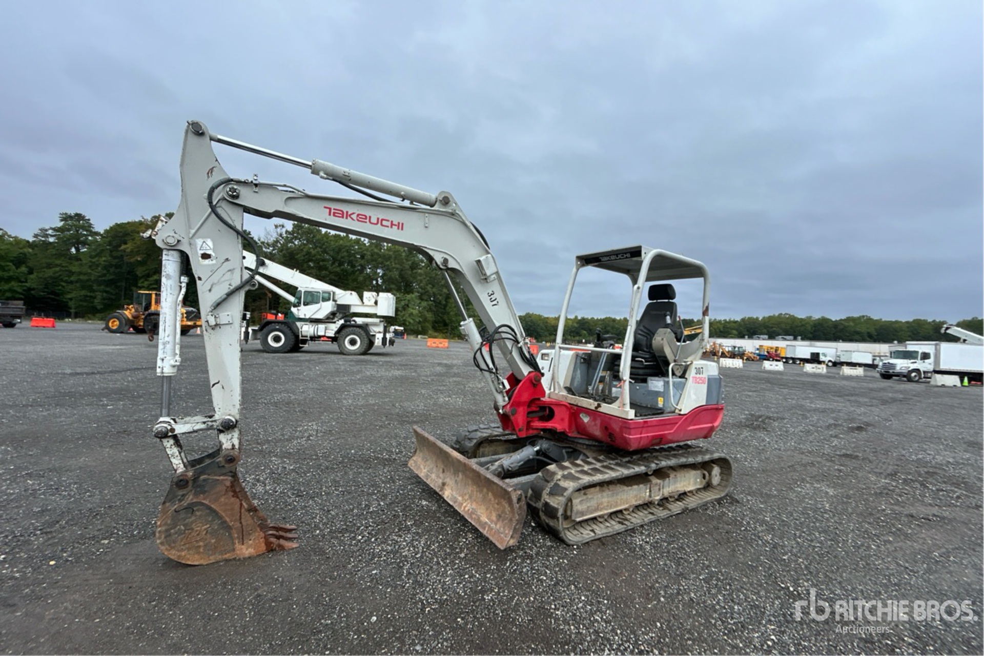 EXCAVADORA 2013 TAKEUCHI TB250