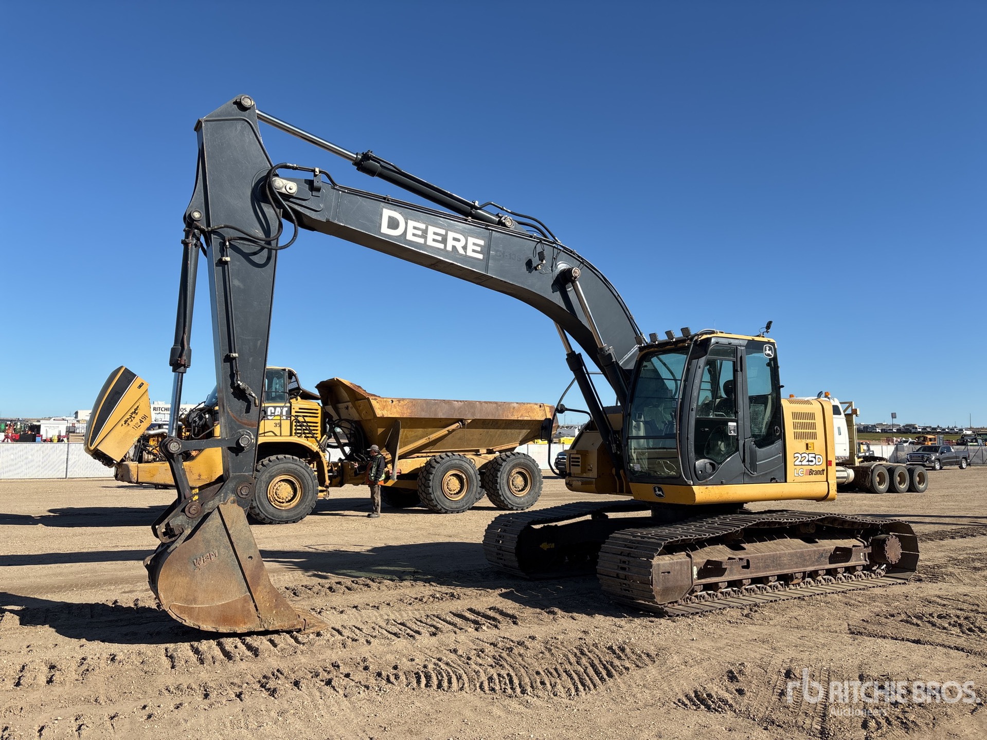 EXCAVADORA 2013 JOHN DEERE 225DLC