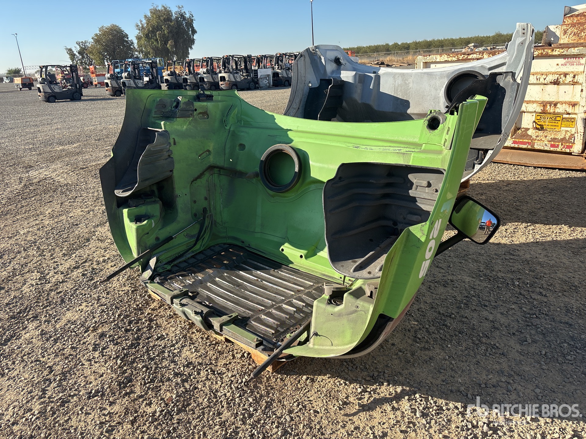 General Appearance with Picture, Right Rear Corner