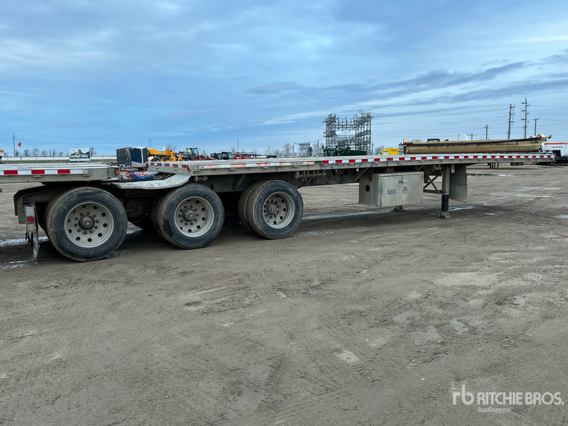 Aspect général with Image, coin arrière droit